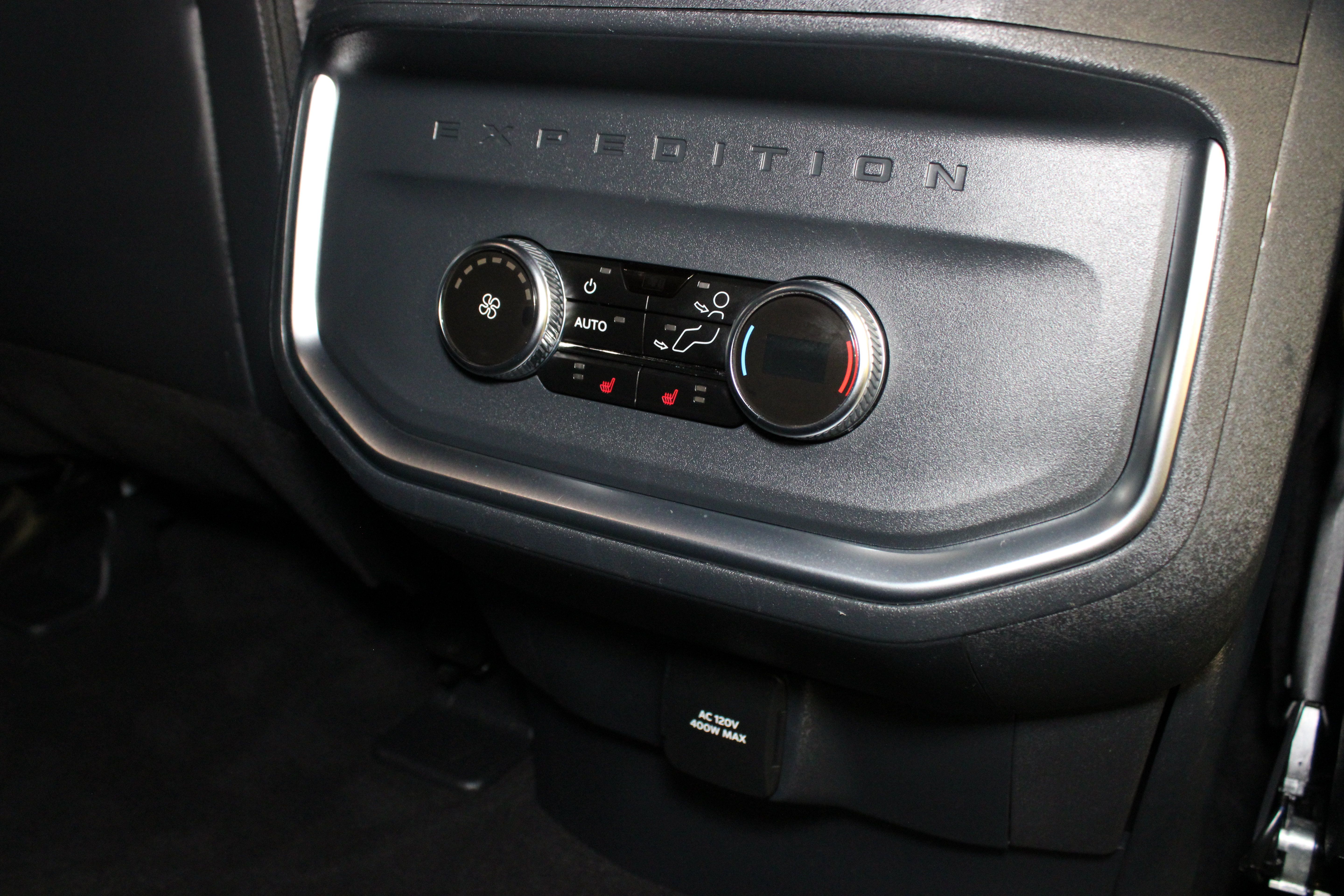 Used 2025 Ford Expedition Tremor AWD/4WD image 21