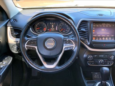 Used 2015 Jeep Cherokee Latitude FWD image 6