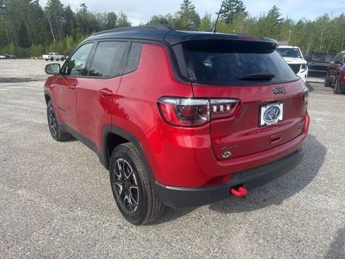 Used 2025 Jeep Compass Trailhawk AWD/4WD image 4