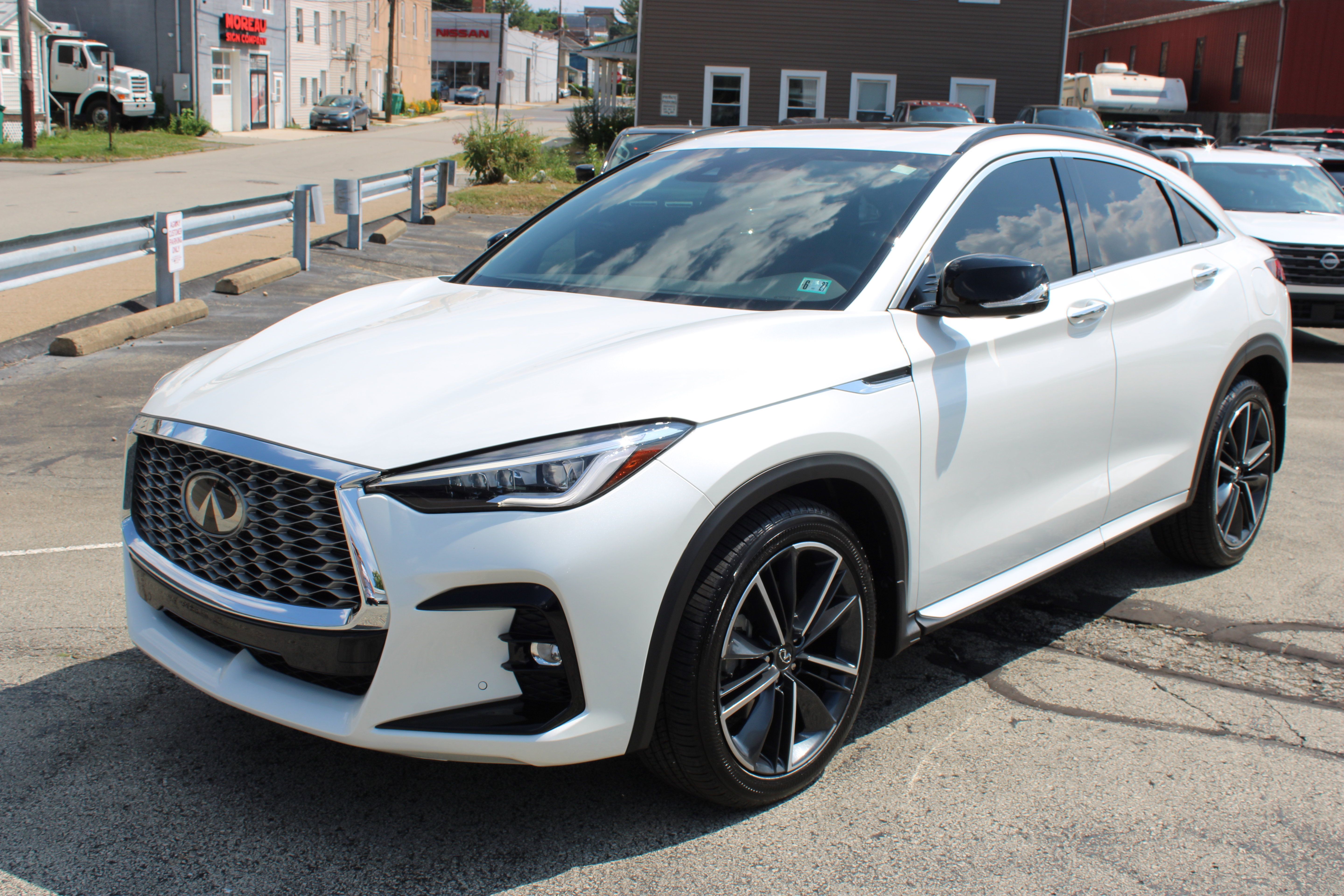 Used 2023 INFINITI QX55 Sensory w/ Lighting Package AWD/4WD image 1