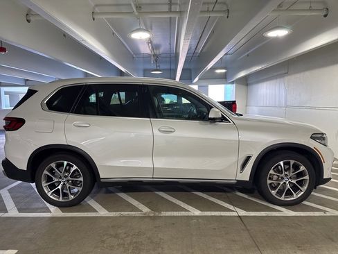 Used 2023 BMW X5 xDrive40i w/ Premium Package image 3