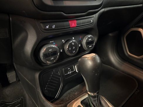 Used 2016 Jeep Renegade Limited FWD image 18