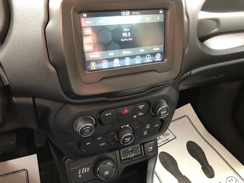 Used 2021 Jeep Renegade Latitude image 26