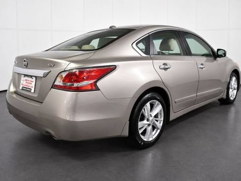 Used 2015 Nissan Altima 2.5 SV w/ Convenience Package FWD image 4