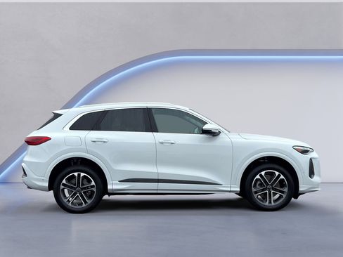 Used 2025 Audi Q5 Premium Plus w/ Premium Plus image 4