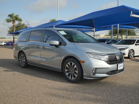 Used 2024 Honda Odyssey EX-L image 3