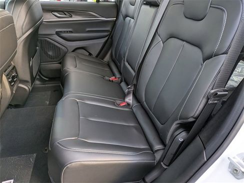 New 2025 Jeep Grand Cherokee Limited image 25