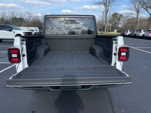 Used 2022 Jeep Gladiator Overland w/ LED Lighting Group AWD/4WD image 40
