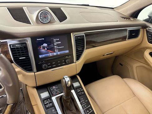 Used 2018 Porsche Macan S image 24