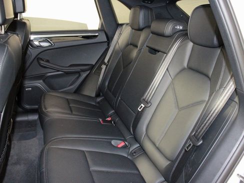 Certified 2026 Porsche Macan AWD/4WD image 34