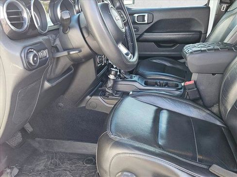 Used 2020 Jeep Wrangler Unlimited Sahara image 16
