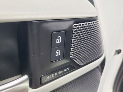Used 2024 Land Rover Defender 110 S image 11