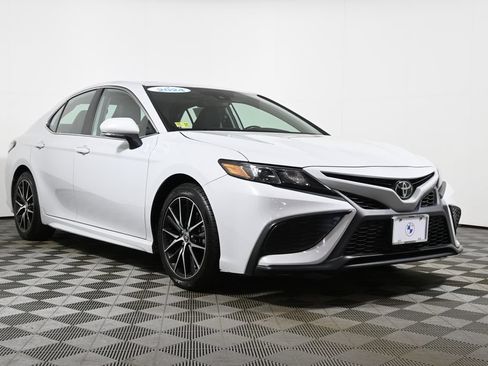 Used 2024 Toyota Camry SE w/ Cold Weather Package AWD/4WD image 9