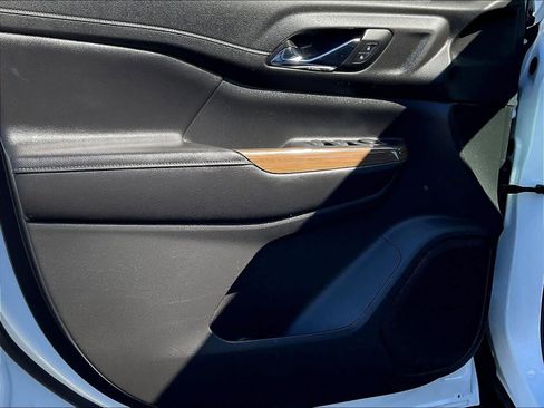 Used 2019 GMC Acadia SLE FWD image 23
