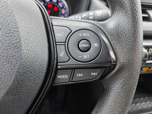 Used 2021 Toyota RAV4 XLE AWD/4WD image 18