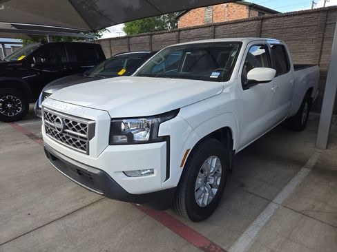 Used 2024 Nissan Frontier SV RWD image 4