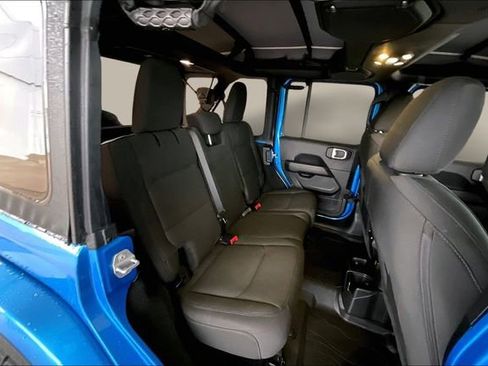 Used 2022 Jeep Wrangler Unlimited Sahara image 17