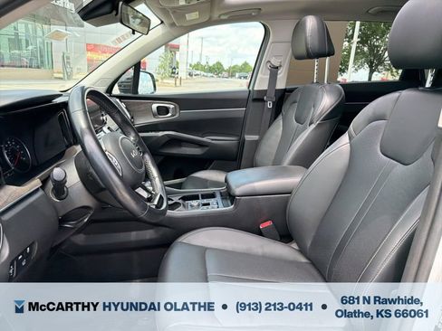 Used 2022 Kia Sorento EX w/ Panoramic Sunroof Package FWD image 4