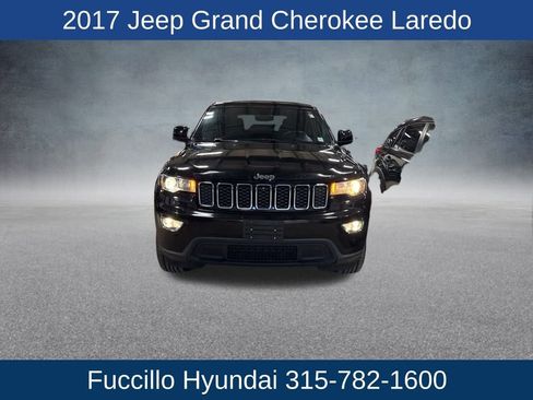 Used 2017 Jeep Grand Cherokee Laredo image 2