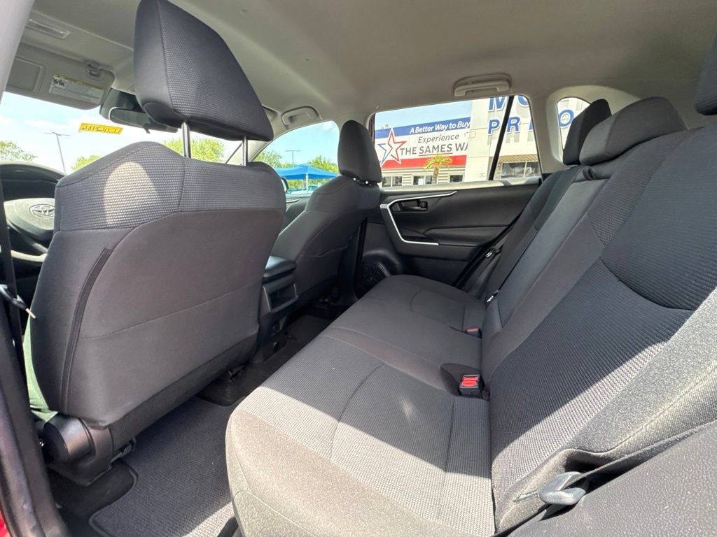 Used 2020 Toyota RAV4 LE FWD image 18