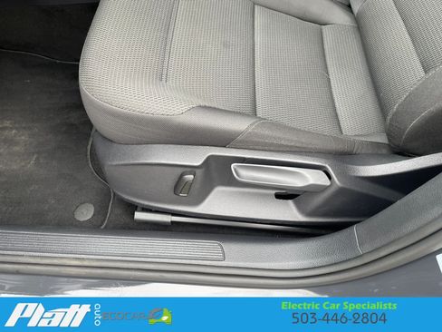 Used 2019 Volkswagen e-Golf SE w/ Driver Assistance Package FWD image 21