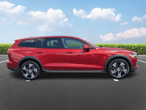 Used 2023 Volvo V60 B5 Cross Country Plus AWD/4WD image 3