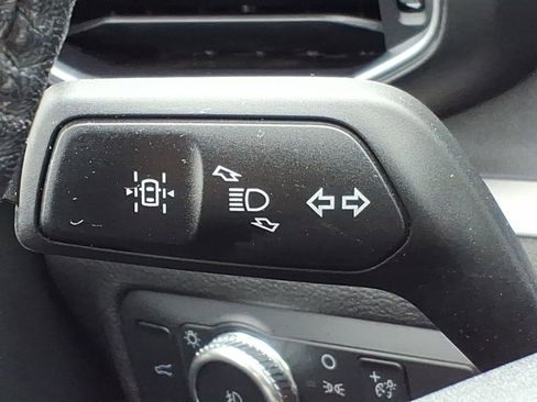 Used 2022 Ford Explorer XLT w/ Equipment Group 202A AWD/4WD image 24