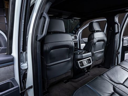 Used 2025 Ford F250 Platinum w/ FX4 Off-Road Package image 31