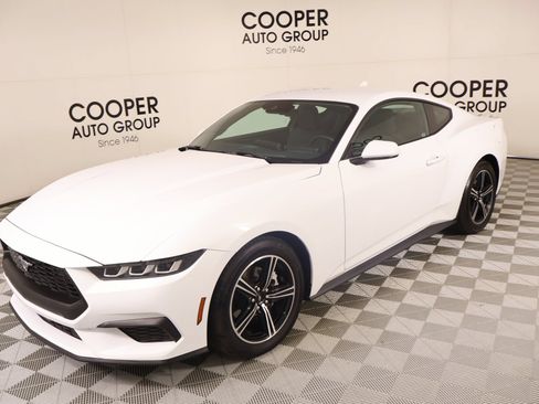 Used 2024 Ford Mustang Coupe RWD image 9