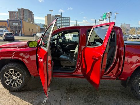 Used 2023 Chevrolet Colorado Z71 w/ Z71 Convenience Package 2 image 19