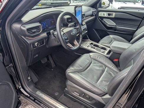 Used 2023 Ford Explorer Platinum w/ Technology Package AWD/4WD image 11