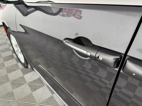 Used 2017 Chrysler Pacifica Touring-L w/ Tire & Wheel Group image 25