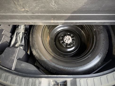 Used 2018 Toyota RAV4 XLE image 29