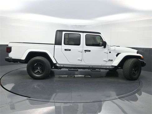 Used 2023 Jeep Gladiator Sport image 2