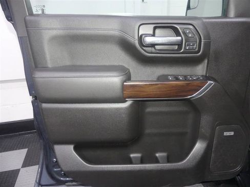 Used 2019 GMC Sierra 1500 SLT w/ SLT Premium Package image 18