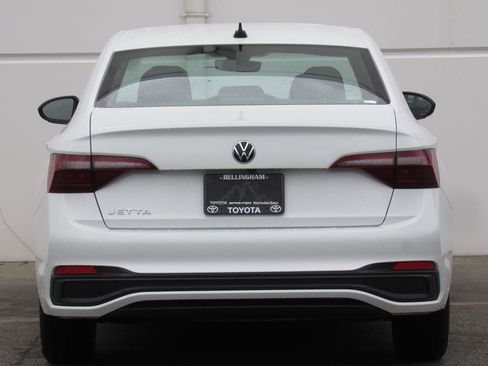 Used 2024 Volkswagen Jetta Sport image 7