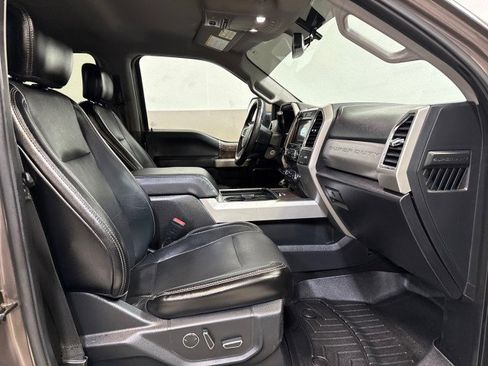 Used 2018 Ford F250 Lariat w/ Camper Package image 56