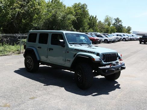 Used 2024 Jeep Wrangler Unlimited Rubicon AWD/4WD image 7