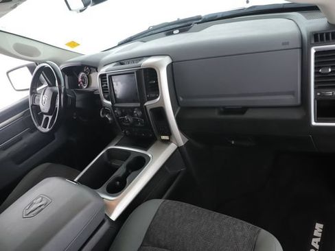 Used 2019 RAM 1500 Classic SLT w/ Black Appearance Group AWD/4WD image 28
