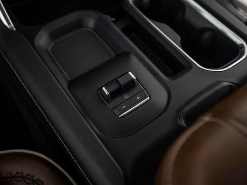 Used 2024 GMC Sierra 2500 Denali Ultimate image 32