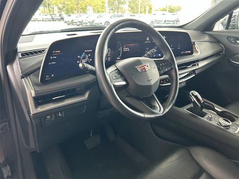Used 2025 Cadillac XT4 Premium Luxury image 14