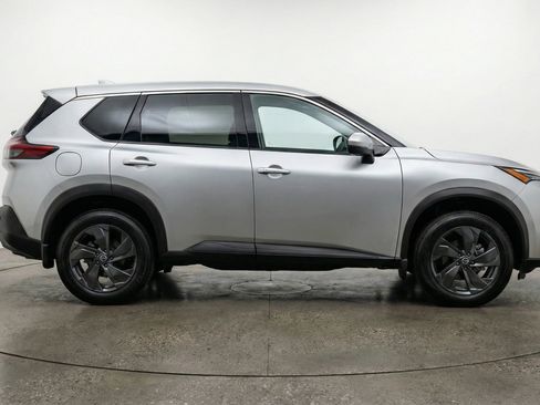Used 2025 Nissan Rogue SV image 11