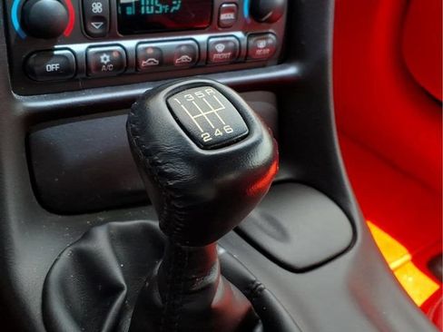 Used 2004 Chevrolet Corvette Convertible w/ Preferred Equipment Group RWD image 14
