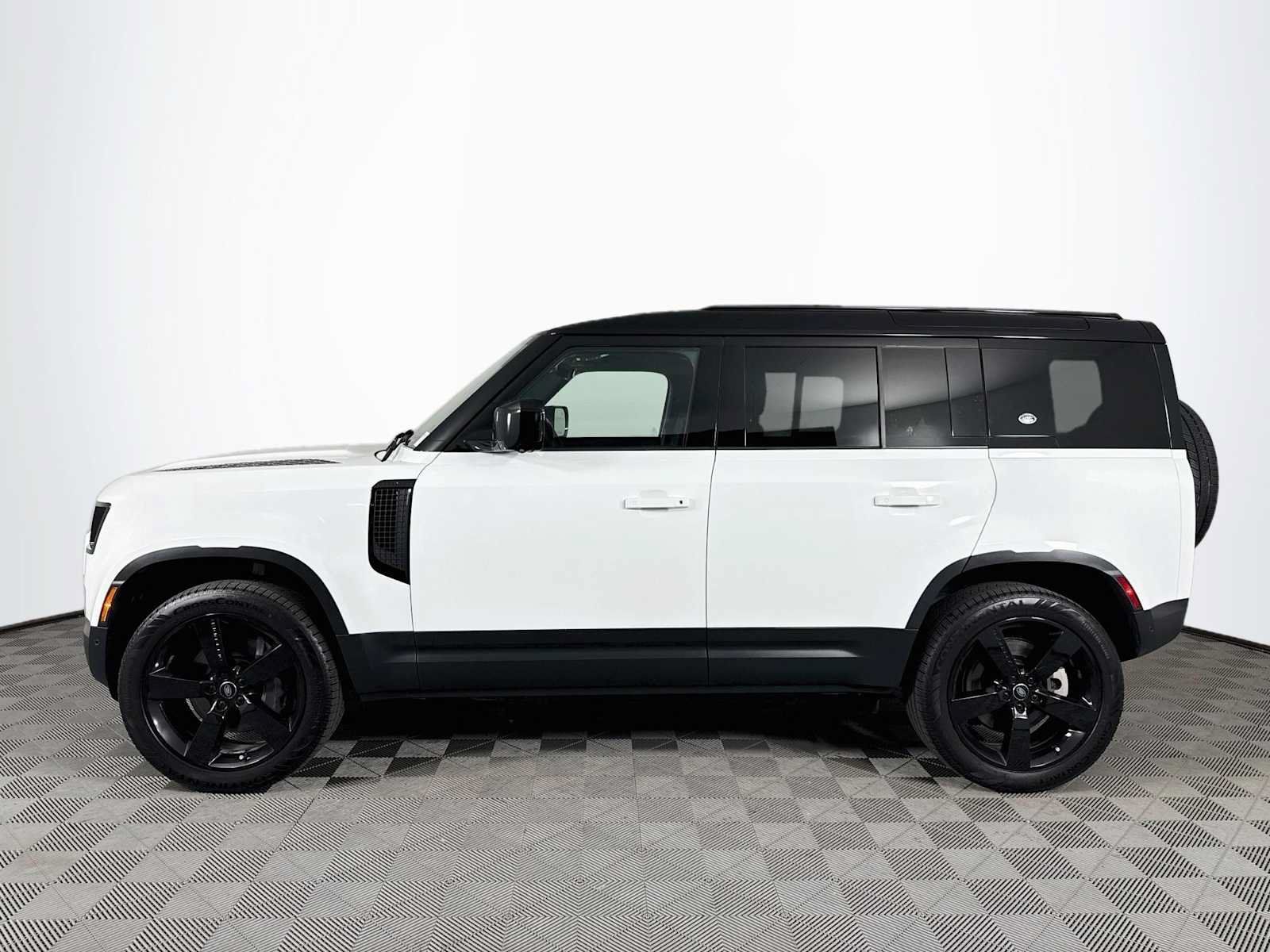 Certified 2024 Land Rover Defender 110 S AWD/4WD image 8