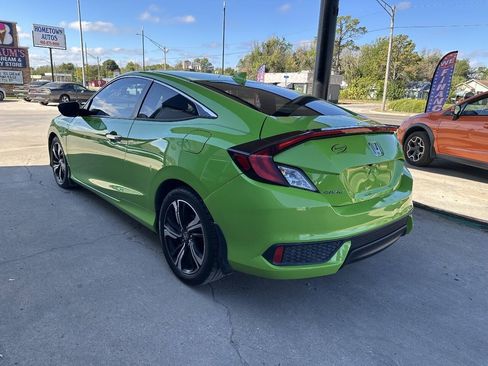 Used 2018 Honda Civic Touring image 6