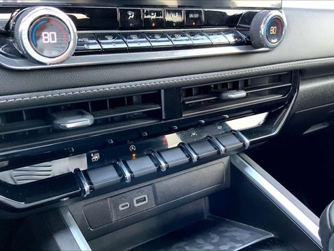 Used 2024 Chevrolet Colorado LT w/ LT Convenience Package image 34