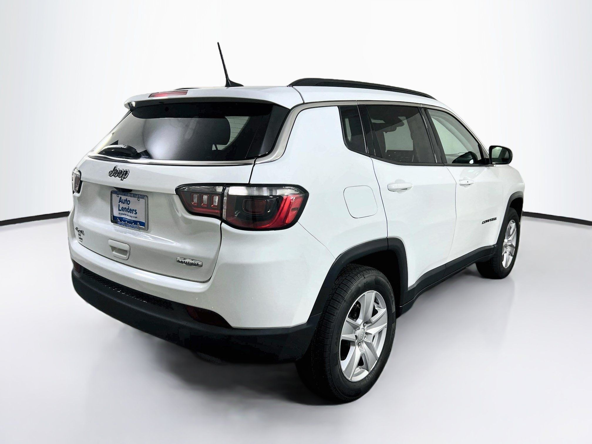 Used 2022 Jeep Compass Latitude w/ Sun and Sound Group AWD/4WD image 5