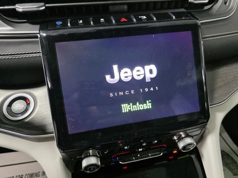 Used 2022 Jeep Grand Cherokee Overland AWD/4WD image 13