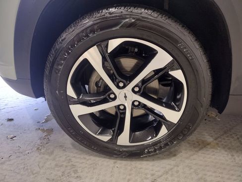 Used 2024 Chevrolet Trax RS FWD image 5