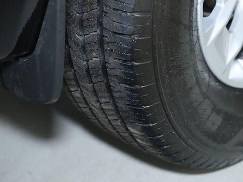 Certified 2025 Nissan Frontier S image 35